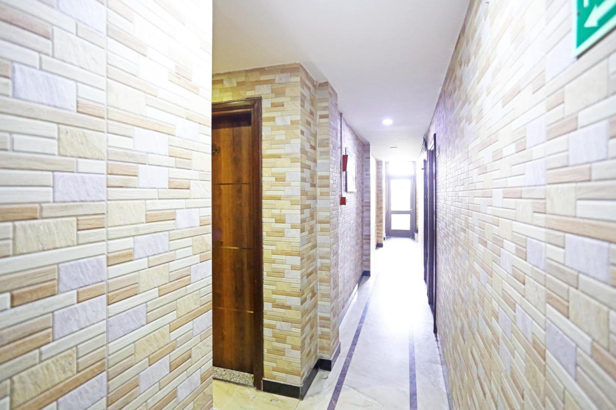 Hotel Preet Palace -5 Mints Walk From Nizamuddin Railway Station นิวเดลี ภายนอก รูปภาพ