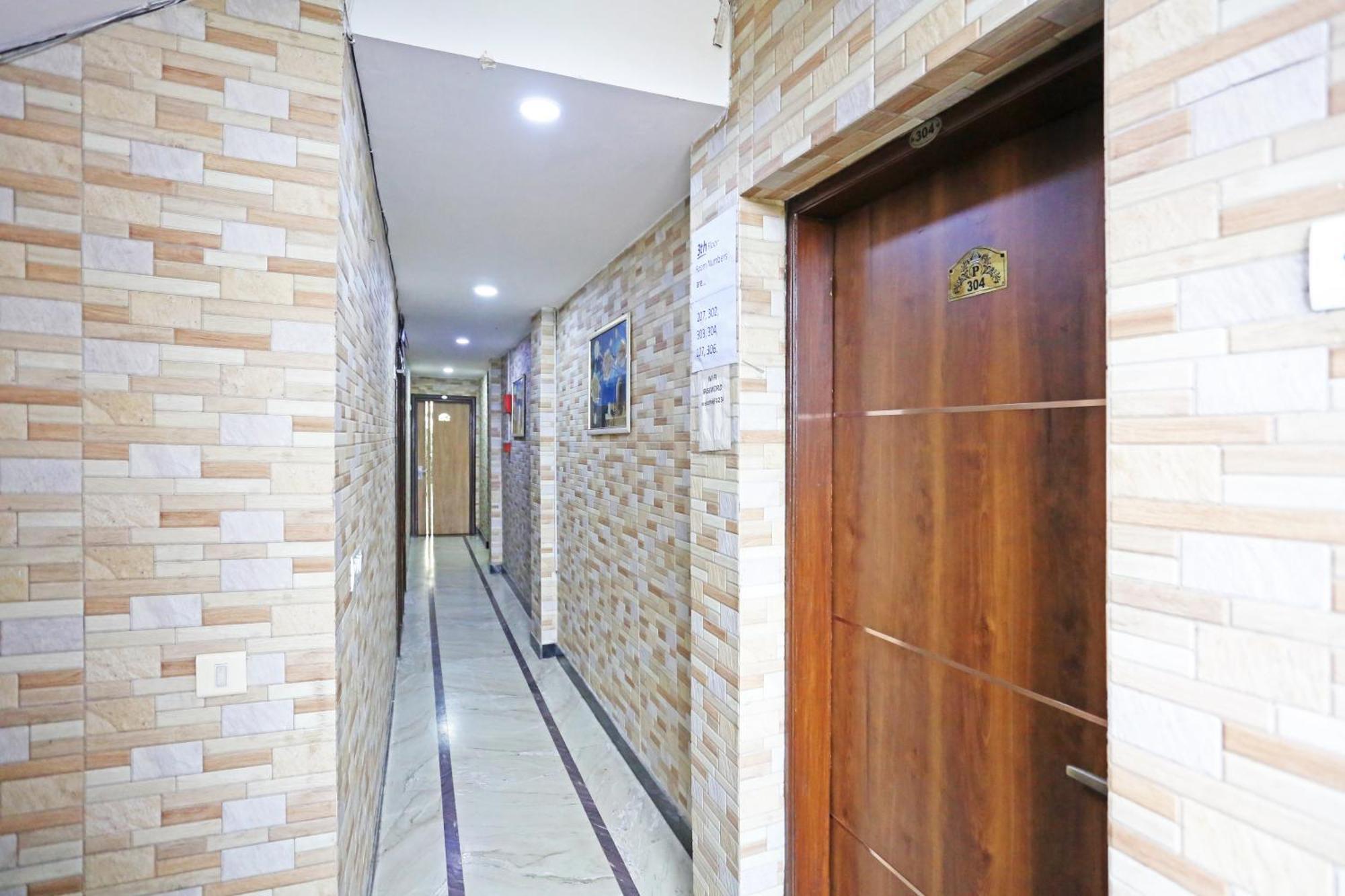 Hotel Preet Palace -5 Mints Walk From Nizamuddin Railway Station นิวเดลี ภายนอก รูปภาพ