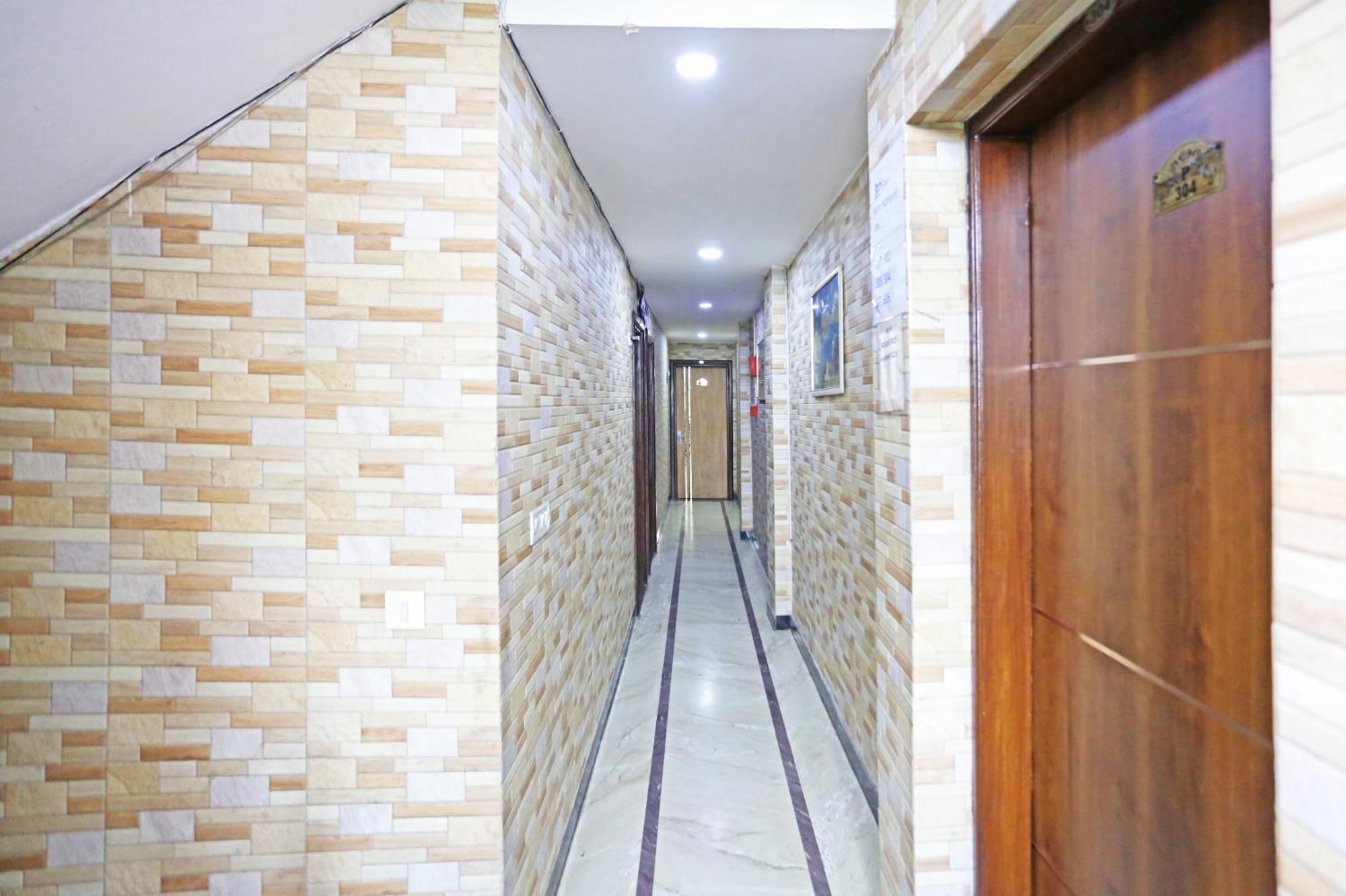 Hotel Preet Palace -5 Mints Walk From Nizamuddin Railway Station นิวเดลี ภายนอก รูปภาพ