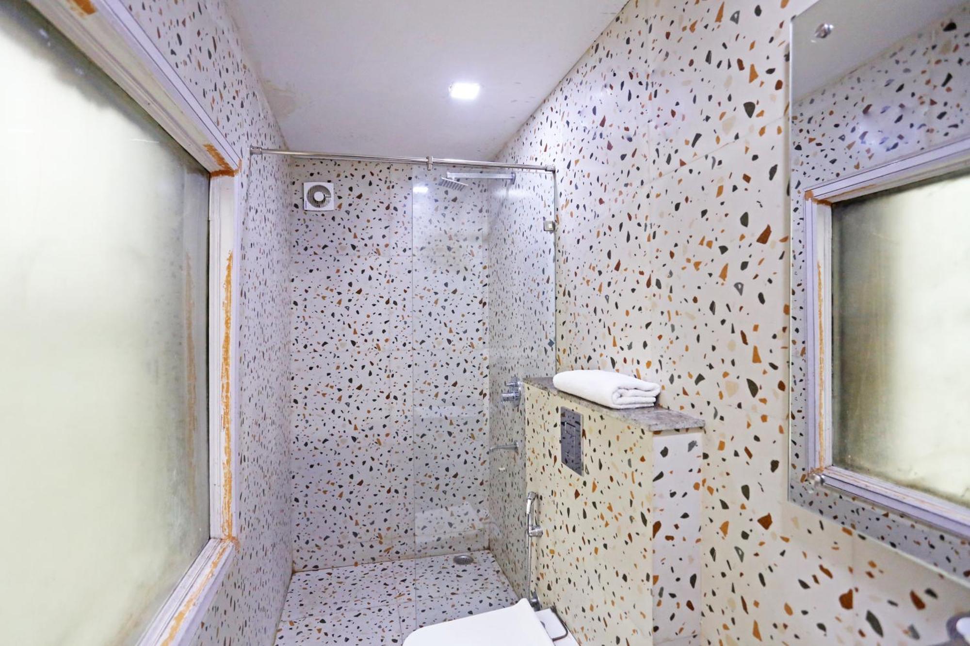 Hotel Preet Palace -5 Mints Walk From Nizamuddin Railway Station นิวเดลี ภายนอก รูปภาพ