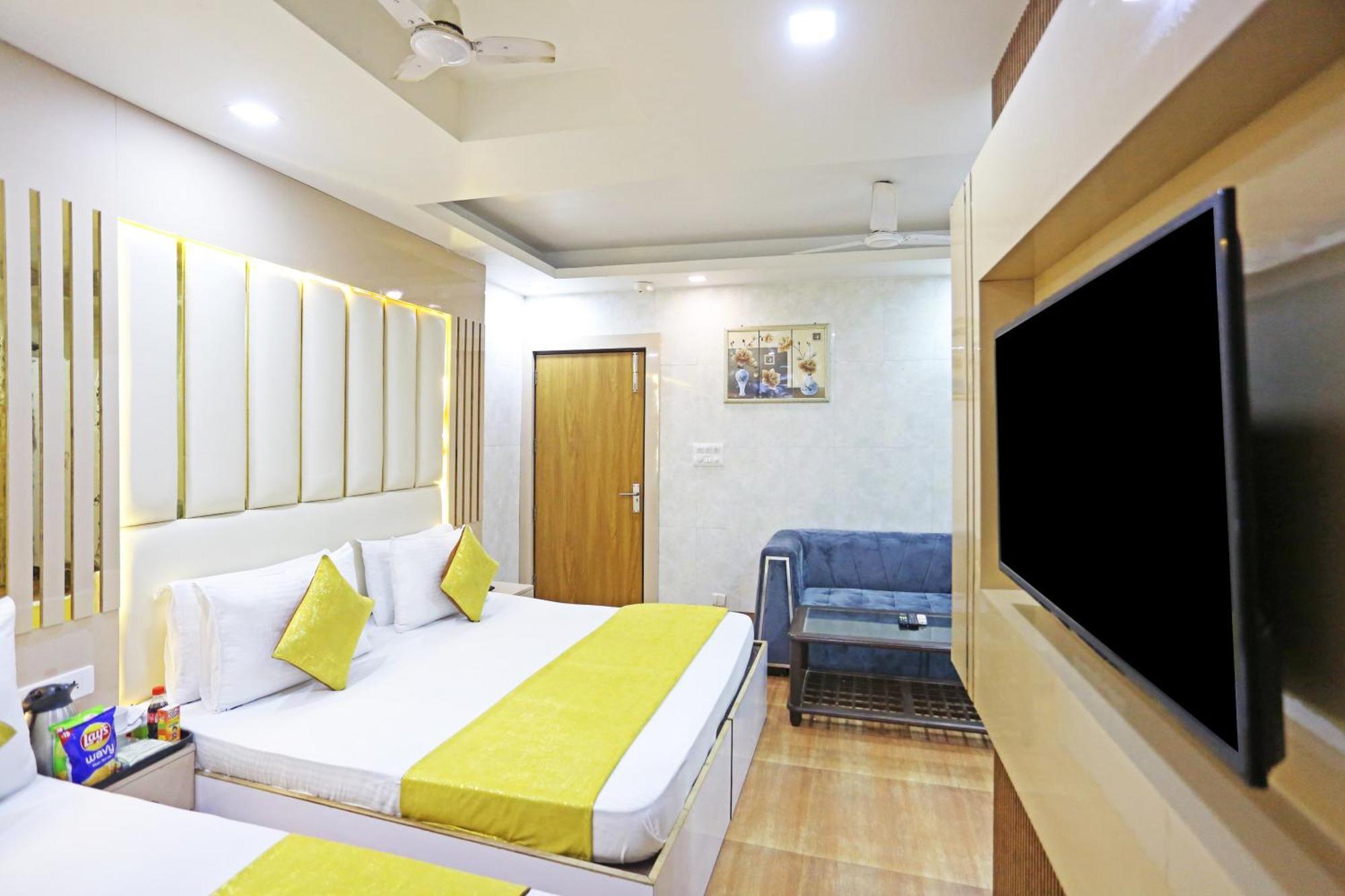 Hotel Preet Palace -5 Mints Walk From Nizamuddin Railway Station นิวเดลี ภายนอก รูปภาพ