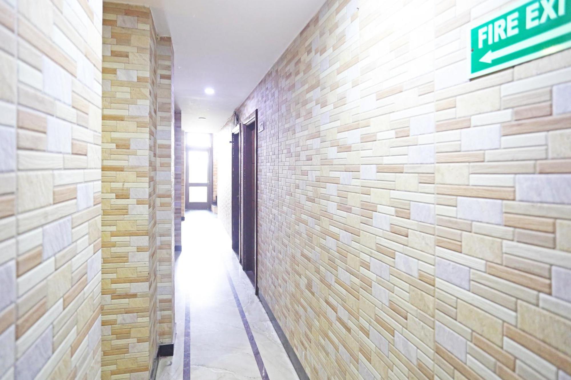 Hotel Preet Palace -5 Mints Walk From Nizamuddin Railway Station นิวเดลี ภายนอก รูปภาพ