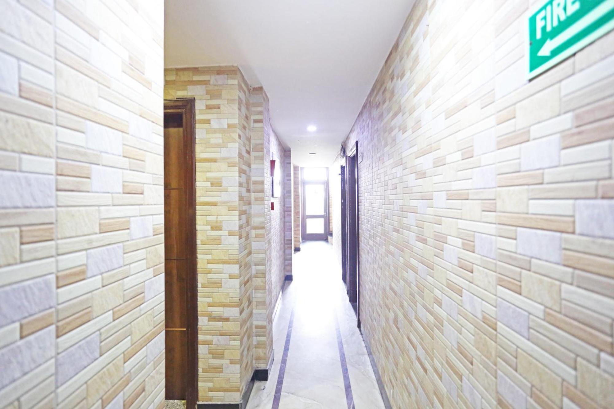 Hotel Preet Palace -5 Mints Walk From Nizamuddin Railway Station นิวเดลี ภายนอก รูปภาพ