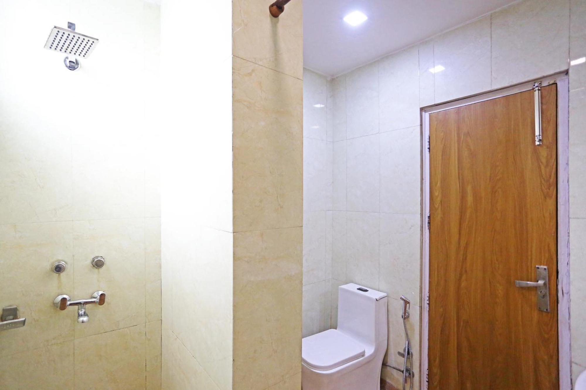 Hotel Preet Palace -5 Mints Walk From Nizamuddin Railway Station นิวเดลี ภายนอก รูปภาพ